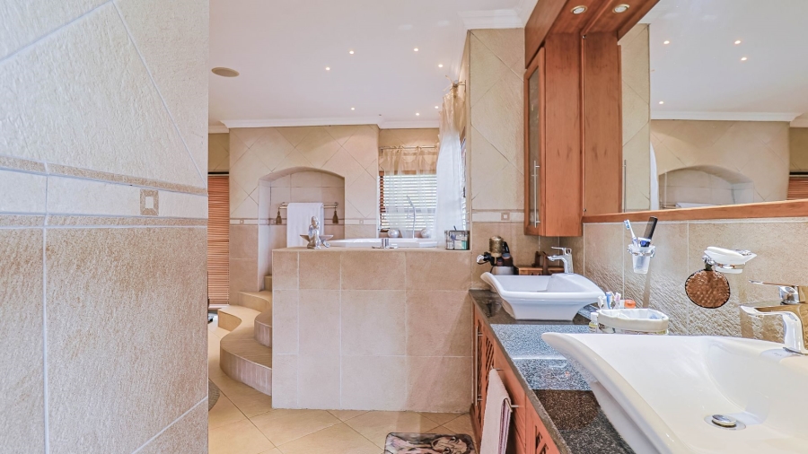 5 Bedroom Property for Sale in Birdwood Estate North West